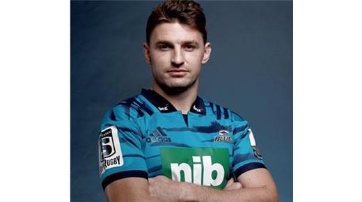 Beauden Barrett jugará en Blues
