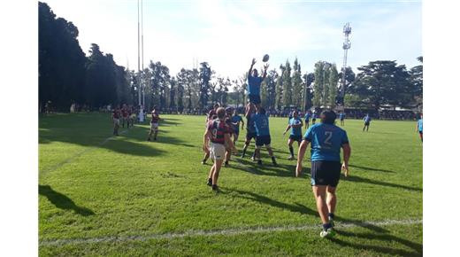 Curupayti goleó al CUQ y acaricia el ascenso