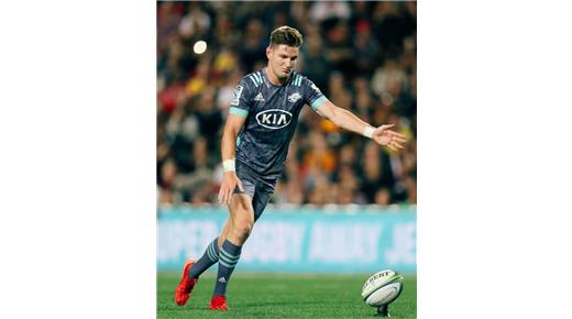 Jordie Barrett seguirá en Hurricanes en 2021