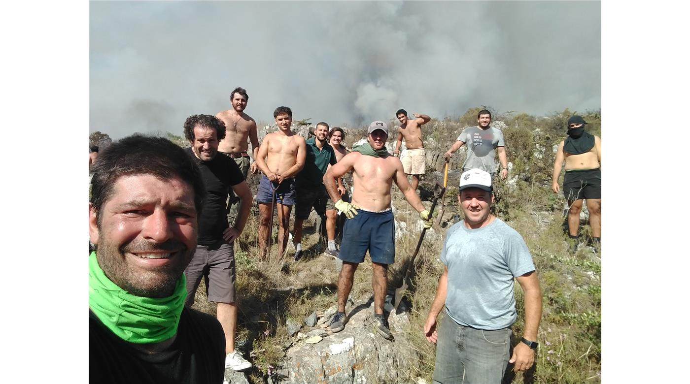 Los Cardos, el fuego y todo el amor para salvar el club