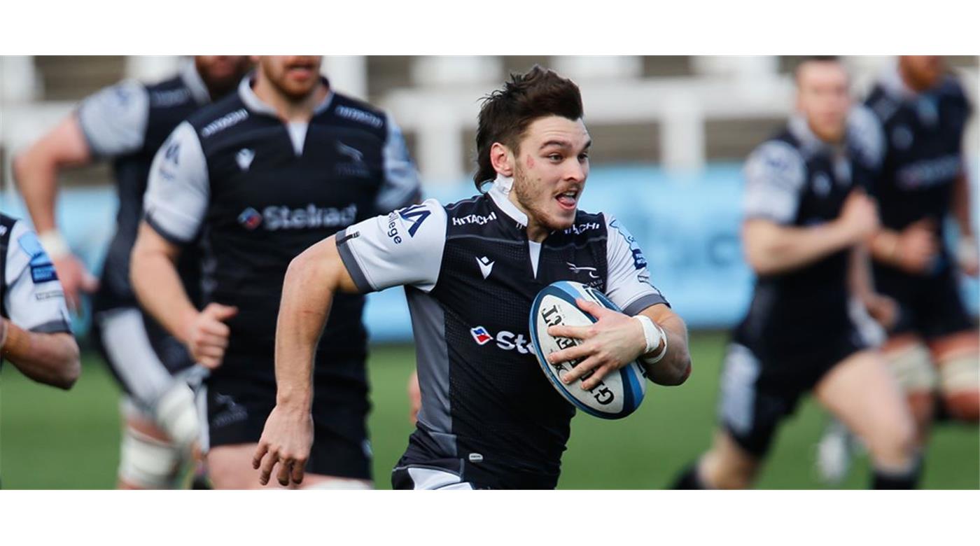 MATEO CARRERAS RENOVÓ CONTRATO CON NEWCASTLE FALCONS 