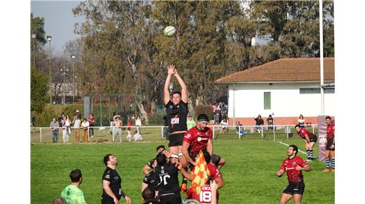 LICEO NAVAL SUPERÓ SIN PROBLEMAS A UNIVERSITARIO DE LA PLATA Y SE ACERCA A LA CIMA