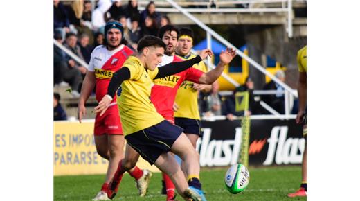 LA PLATA DOBLEGÓ A MARIANO MORENO Y SIGUE AL TOPE DEL GRUPO