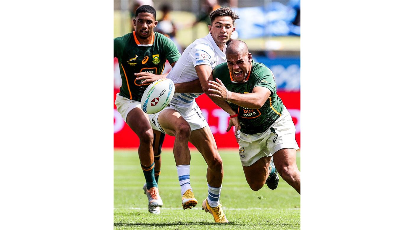 SUDÁFRICA VENCIÓ A LOS PUMAS 7S QUE FINALIZARON SEGUNDOS EN SU GRUPO Y JUGARÁN HOY ANTE FIJI POR LOS CUARTOS DE FINAL