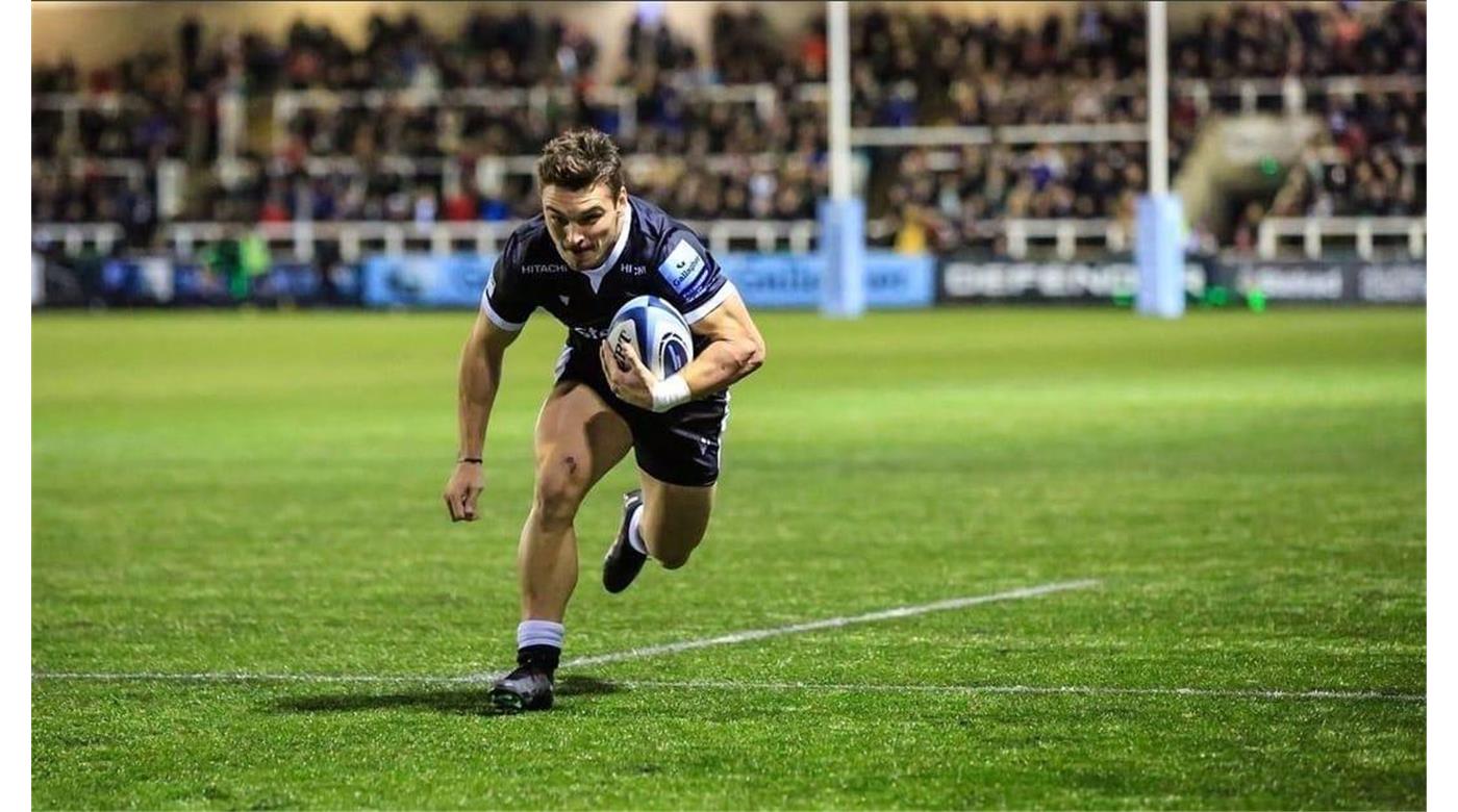 MATEO CARRERAS Y MATÍAS MORONI ESPERAN EN INGLATERRA POR LOS PREMIOS AL MEJOR JUGADOR Y AL MEJOR TRY DEL MES 
