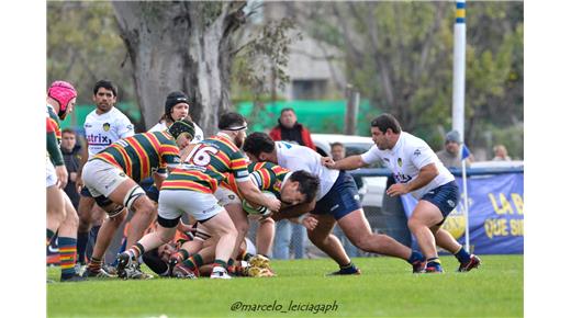 REGATAS VENCIÓ A LOMAS ATHLETIC Y MANTUVO SU VENTAJA EN LO MÁS ALTO