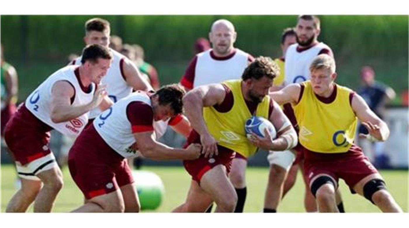INGLATERRA: STEVE BORTHWICK LIMPIÓ A SAM UNDERHILL Y BEVAN RODD DEL EQUIPO