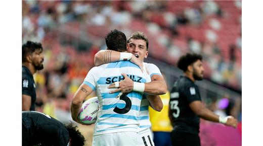 LOS PUMAS SEVEN CONSIGUIERON UNA GOLEADA CON RECORD FRENTE A NUEVA ZELANDA PARA MAÑANA DEFINIR EL GRUPO ANTE A CANADÁ