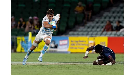 LOS PUMAS 7s CAYERON ANTE ESTADOS UNIDOS Y DEFINIRÁN LA CLASIFICACIÓN EL SÁBADO