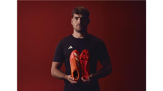 LOS JUGADORES DEL EQUIPO NACIONAL DE RUGBY LE DAN LA BIENVENIDA A LOS BOTINES ADIDAS RS15 PRO Y SON PARTE DE LA NUEVA CAMPAÑA