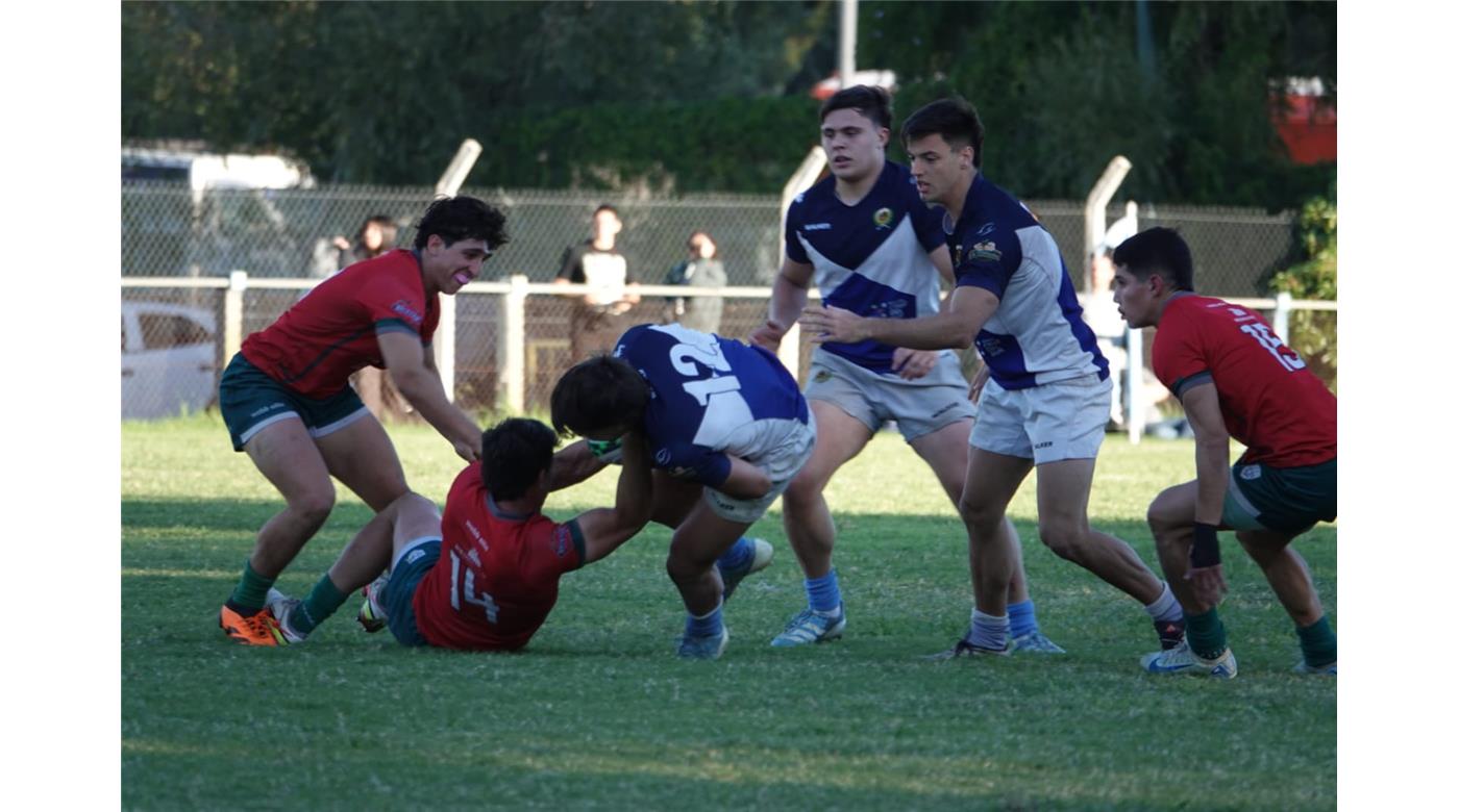 GRAN GOLEADA DE CENTRO NAVAL ANTE EL RETIRO PARA SER EL ÚNICO ESCOLTA 