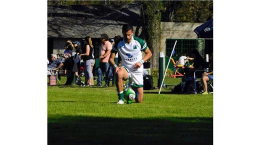 LOS PINOS VENCIÓ A PORTEÑO Y SIGUE SOÑANDO CON EL ASCENSO
