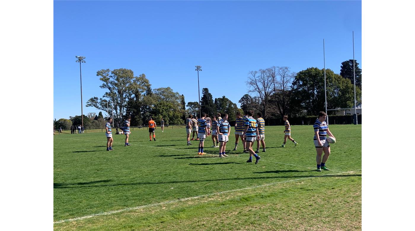 JUVENILES: EN MENORES DE 16 HINDÚ CLUB LE GANÓ A LICEO NAVAL Y CONSIGUIÓ SU PRIMERA VICTORIA 