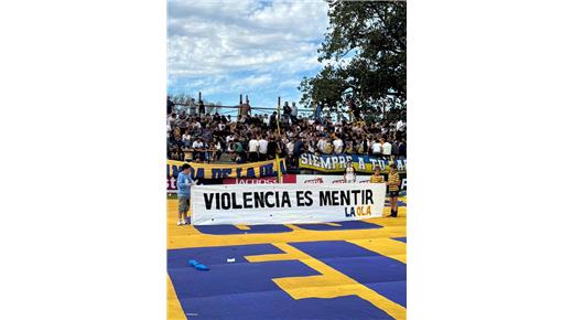 "VIOLENCIA ES MENTIR”: LA BANDERA DE REGATAS BELLA VISTA EN ALUSIÓN A UN PERIODISMO QUE QUEREMOS ERRADICAR DE UNA BUENA VEZ   