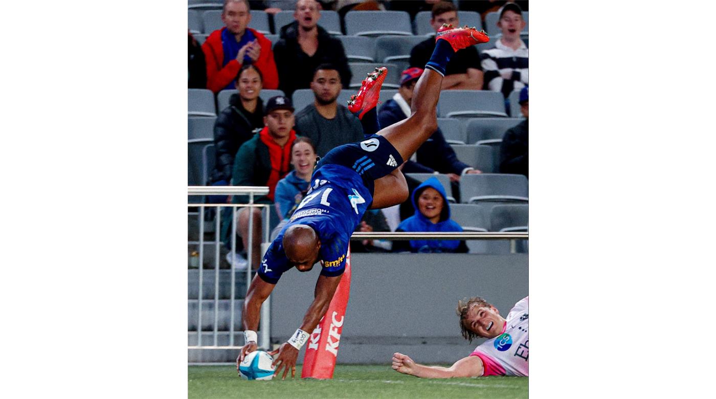 BLUES NO LE DIO RESPIRO A REBELS 