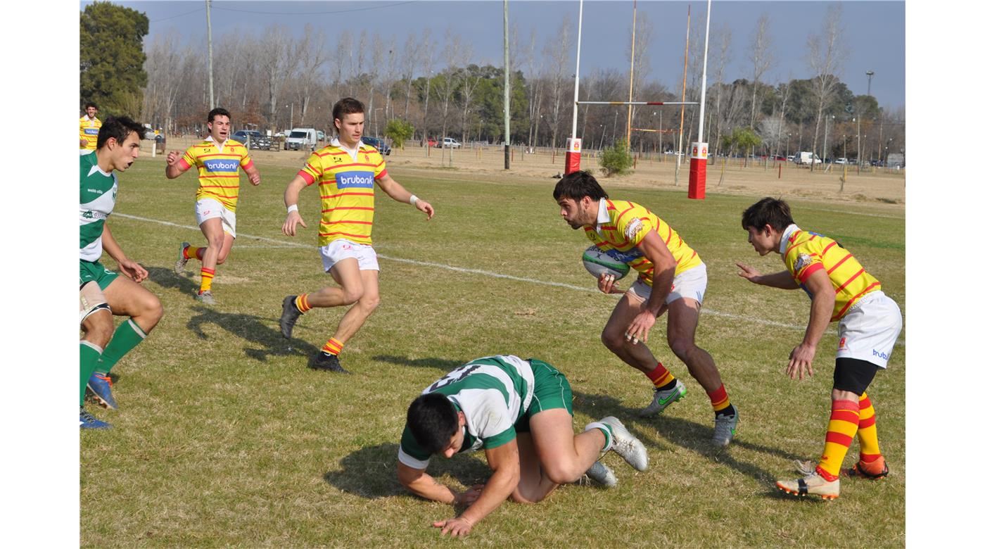 MERCEDES GOLEÓ A VARELA Y SE MANTIENE COMO ÚNICO PUNTERO