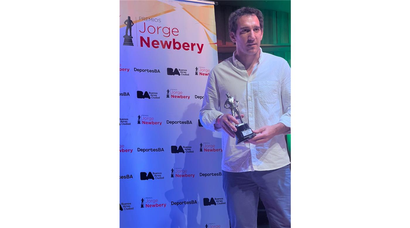 SANTIAGO FERNÁNDEZ GANÓ EL PREMIO JORGE NEWBERY