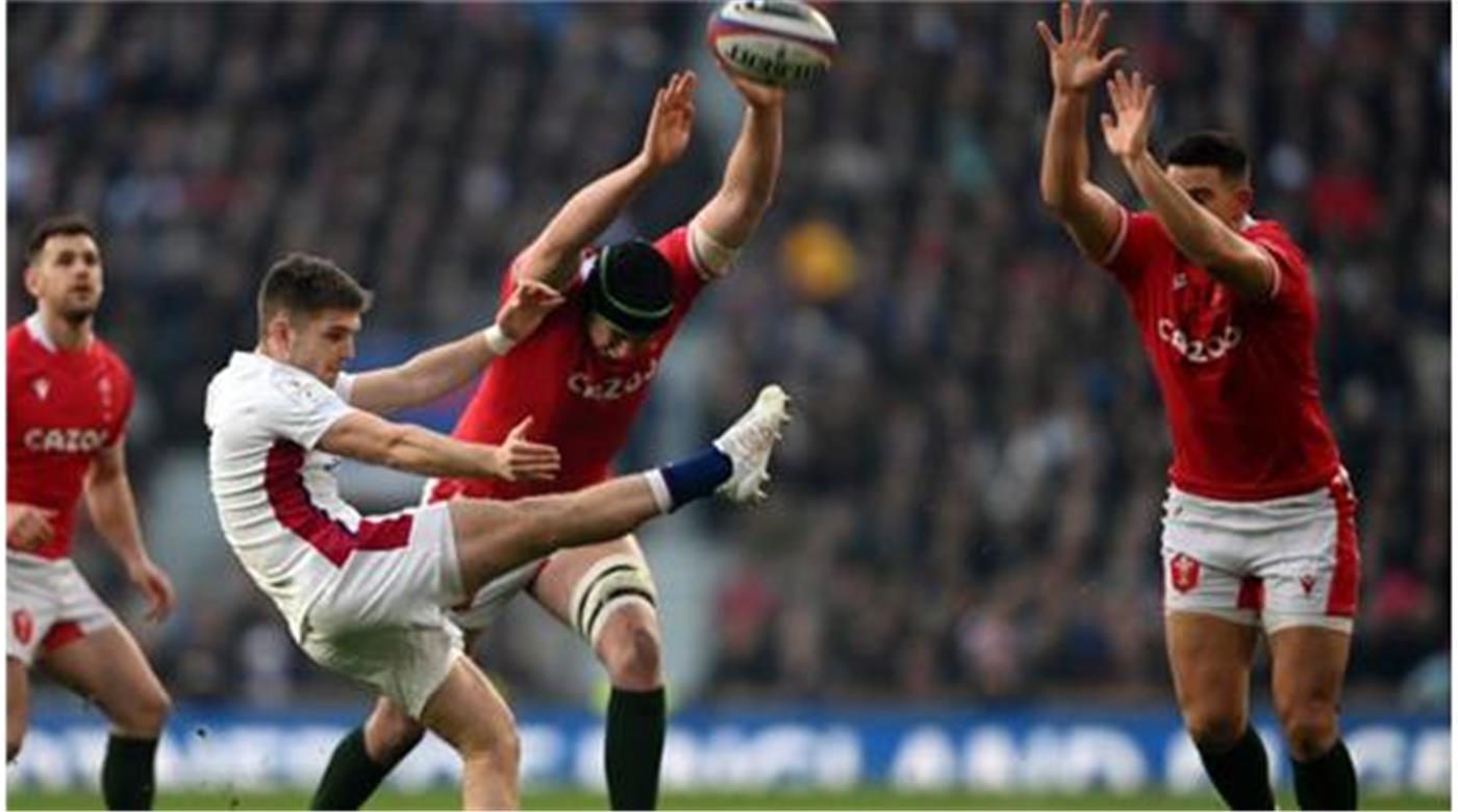INGLATERRA: STEVE BORTHWICK LIMPIÓ A SAM UNDERHILL Y BEVAN RODD DEL EQUIPO