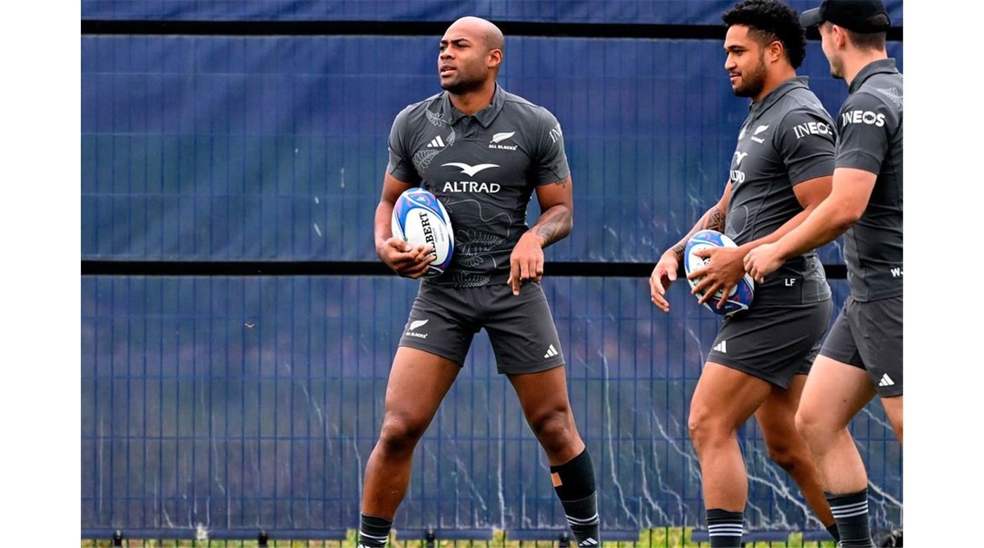 MARK TELEA AFUERA POR INDISCIPLINA: 