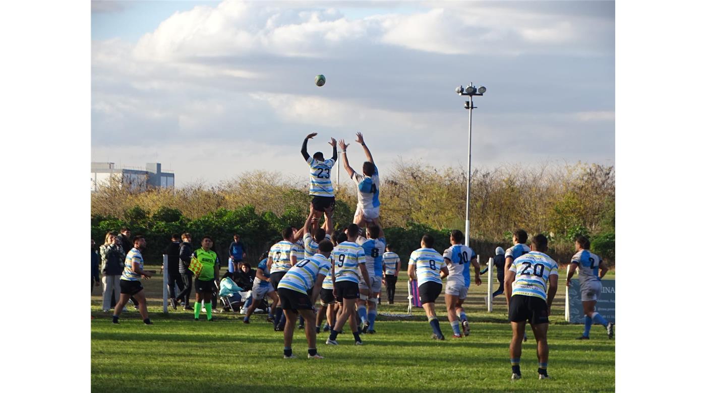 CENTRO NAVAL GOLEÓ A DEL SUR Y QUEDÓ COMO ÚNICO PUNTERO 