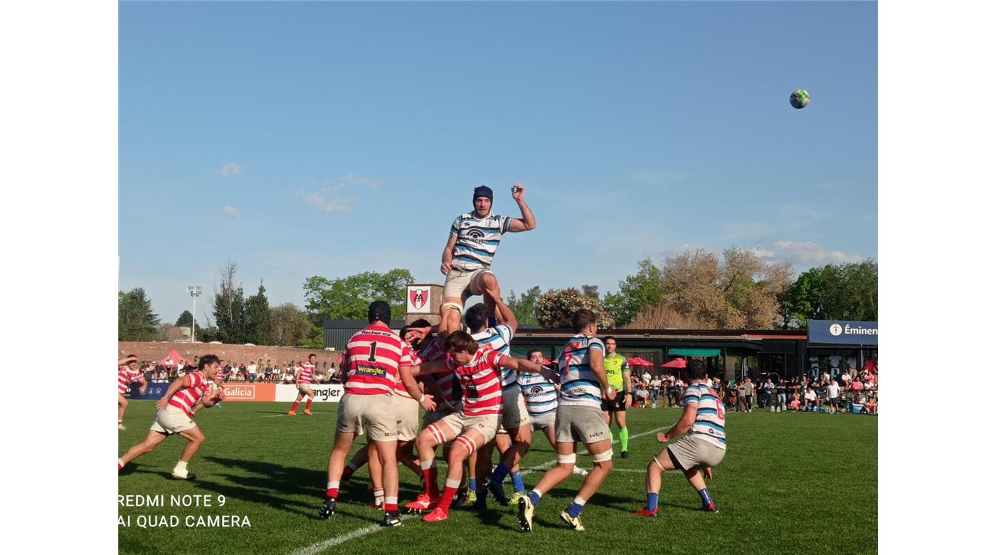 SIC LE GANÓ A ALUMNI Y DIO UN PASO CLAVE PARA CLASIFICAR