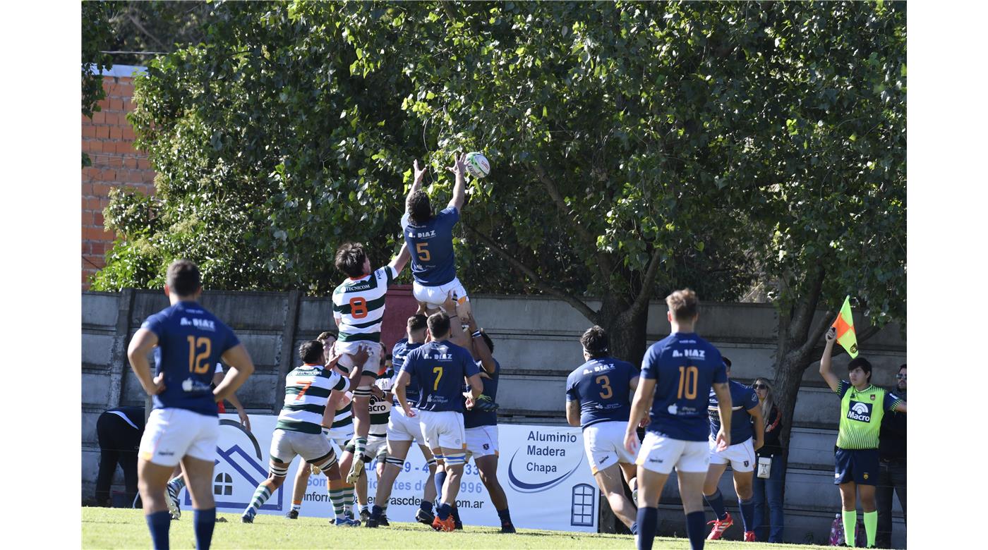 VICENTINOS Y SAINT BRENDAN'S NO SE SACARON DIFERENCIAS 