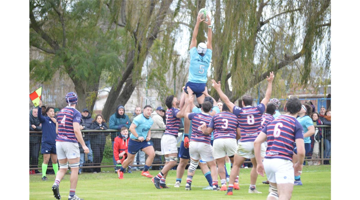 EN EL CLÁSICO DEL SUR, QUILMES SE TIÑÓ DE CELESTE Y CUQ SE METIÓ DE LLENO EN LA PELEA POR EL ASCENSO
