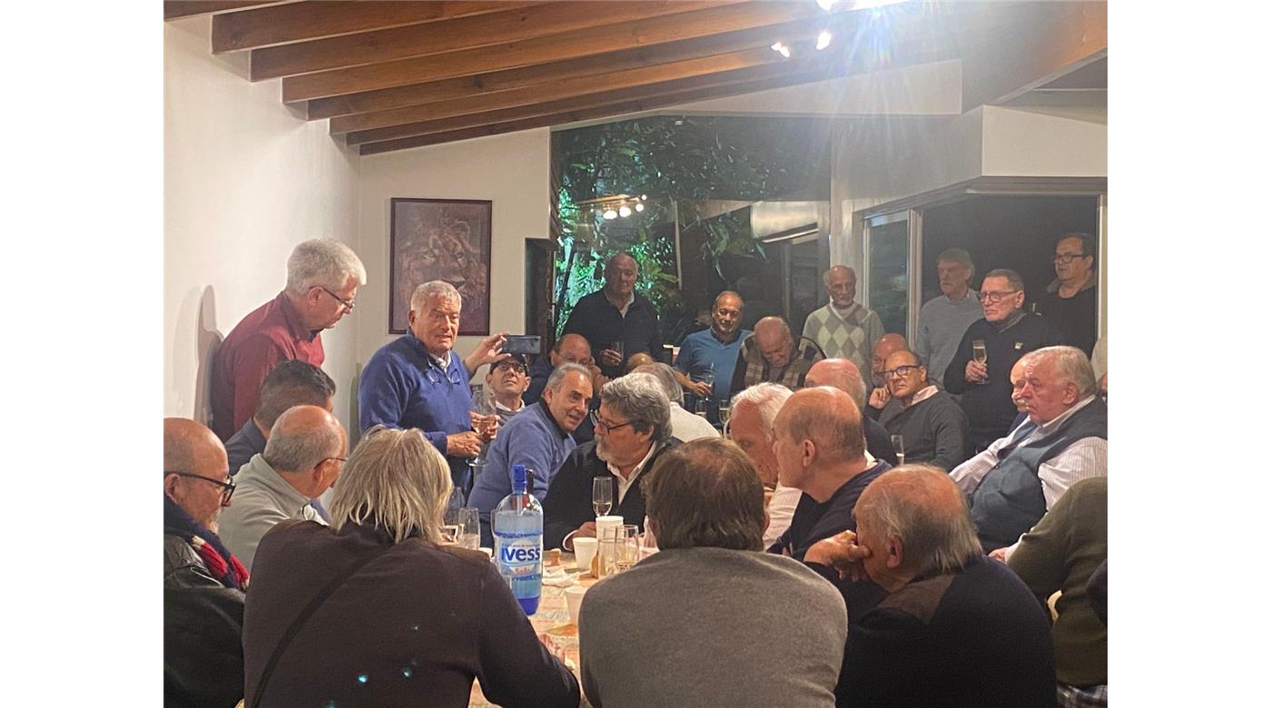 UNA NOCHE MUY EMOTIVA Y ÚNICA CON LOS AMIGOS DE LOS CLUBES DE RUGBY 