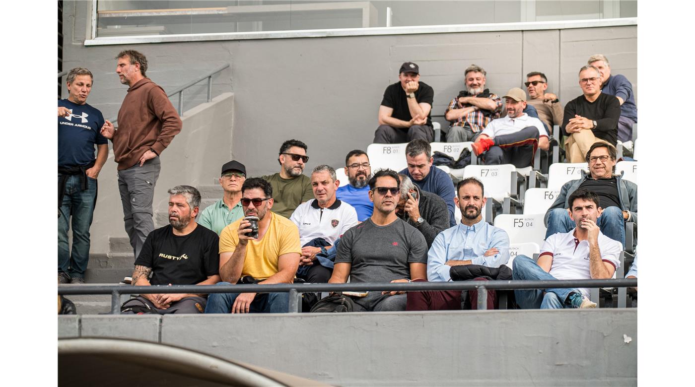 LOS PUMAS COMPARTIERON UN ENTRENAMIENTO Y UNA CHARLA  CON EX PUMAS Y DOGOS EN EL ESTADIO KEMPES