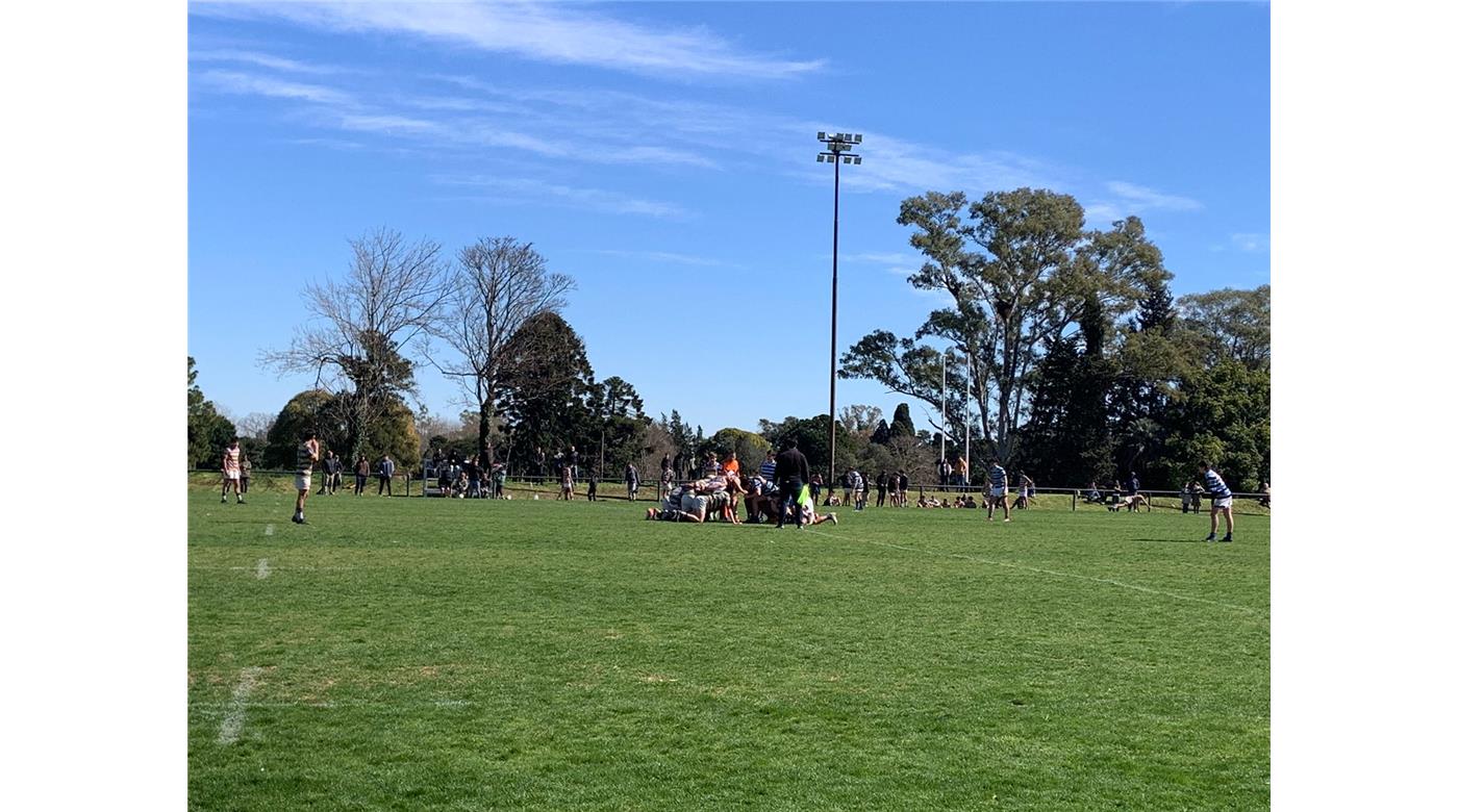 JUVENILES: EN MENORES DE 16 HINDÚ CLUB LE GANÓ A LICEO NAVAL Y CONSIGUIÓ SU PRIMERA VICTORIA 