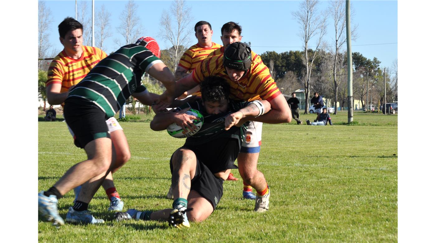 MERCEDES SE QUEDÓ CON UN TRABAJADO TRIUNFO ANTE VARELA Y SUEÑA CON LOS PLAYOFFS