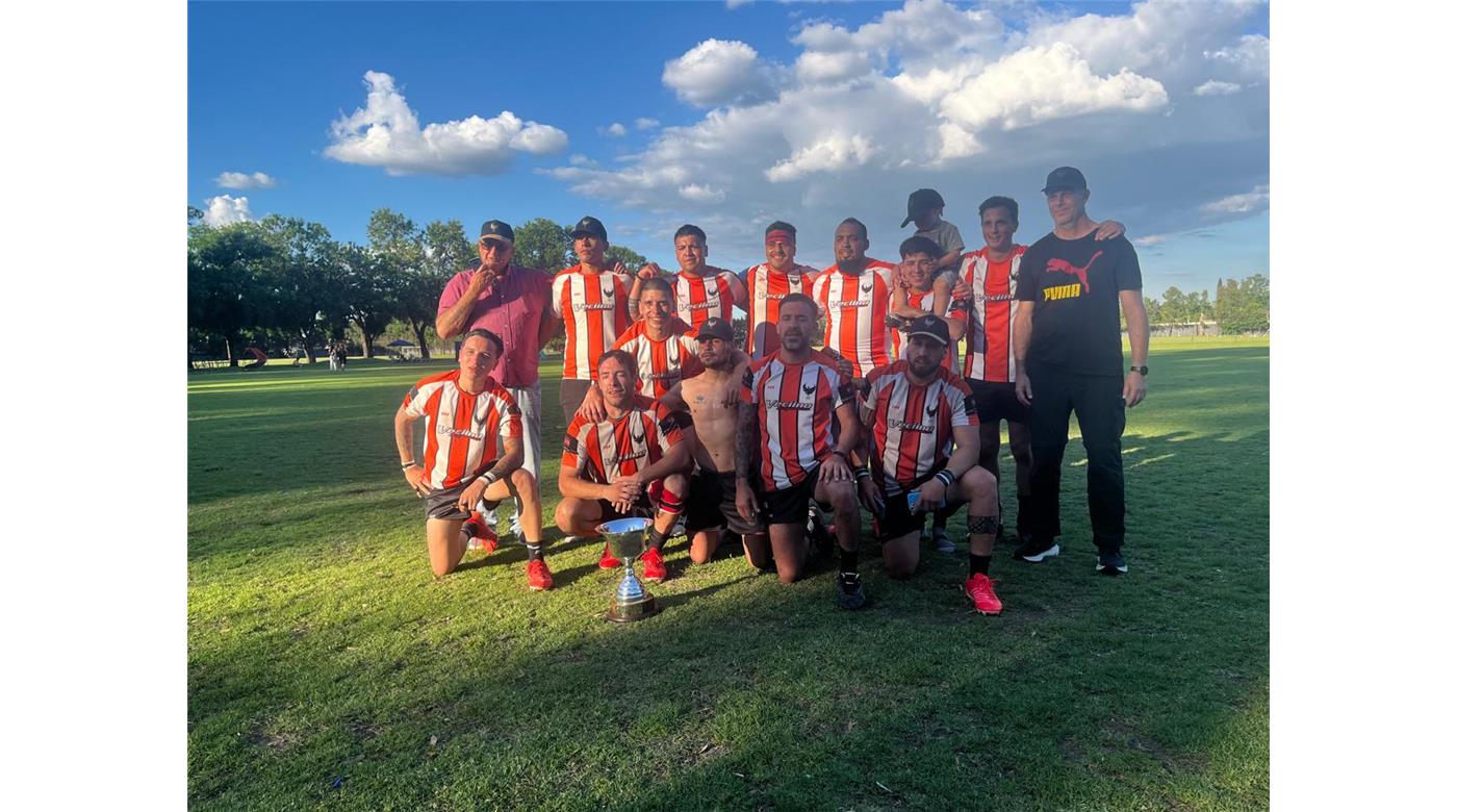 OLD BANKERS CERRÓ UN AÑO IDEAL: SE QUEDÓ CON LA COPA DE ORO DEL SEVEN DE SU CATEGORÍA DE LA URBA 